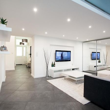 Stylish Loft With Balcony Apartment Будапеща Екстериор снимка