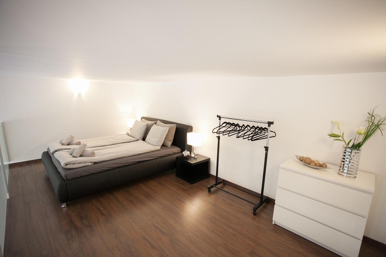 Stylish Loft With Balcony Apartment Будапеща Екстериор снимка